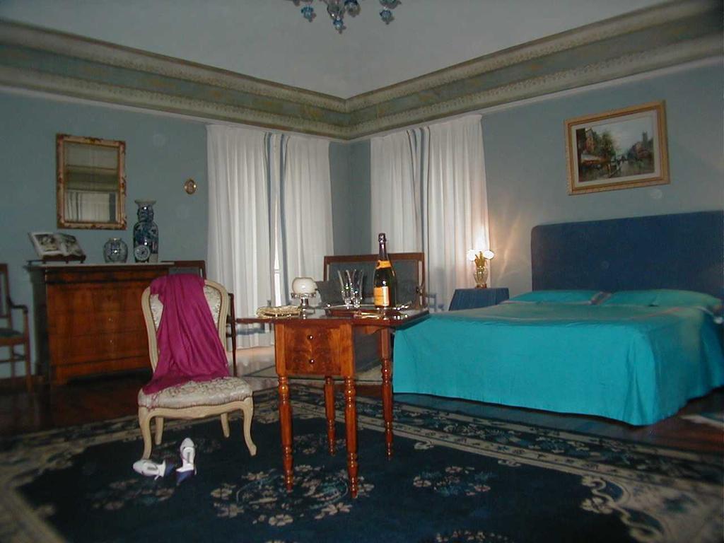 Torre Dei Frati Bed & Breakfast Fossano Habitación foto