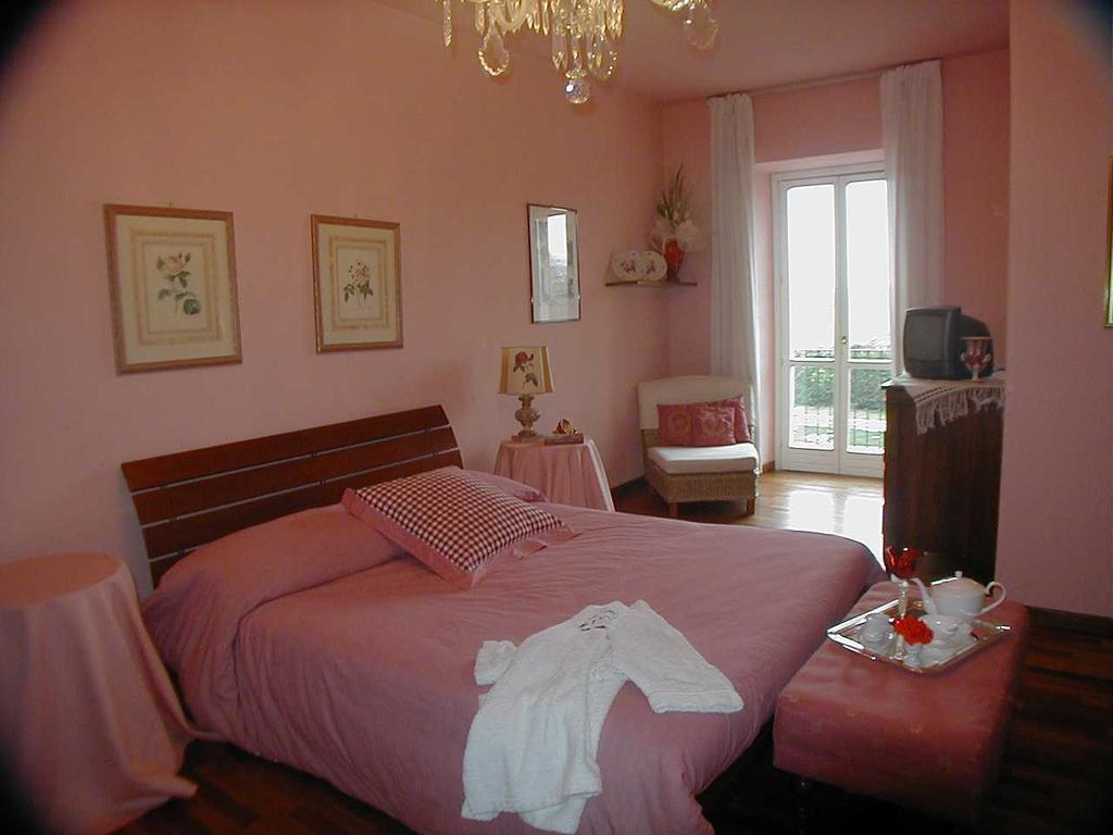 Torre Dei Frati Bed & Breakfast Fossano Habitación foto