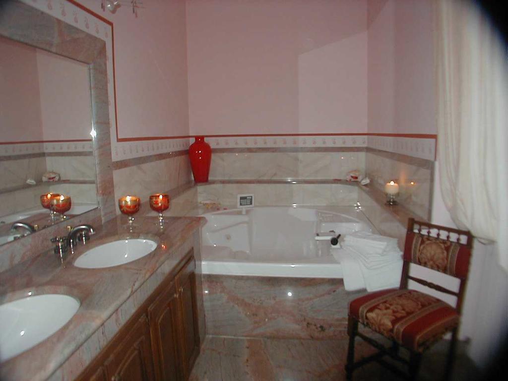 Torre Dei Frati Bed & Breakfast Fossano Habitación foto